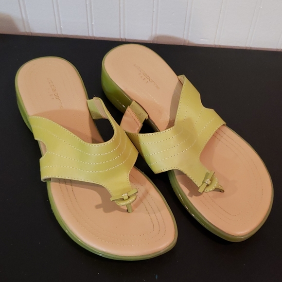 liz claiborne flex sandals
